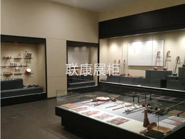 現(xiàn)代博物館文物展柜